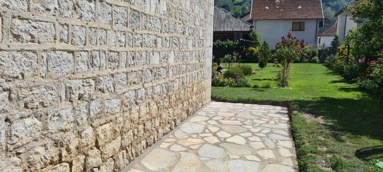 Stone Tower Hotel พลาฟ ภายนอก รูปภาพ